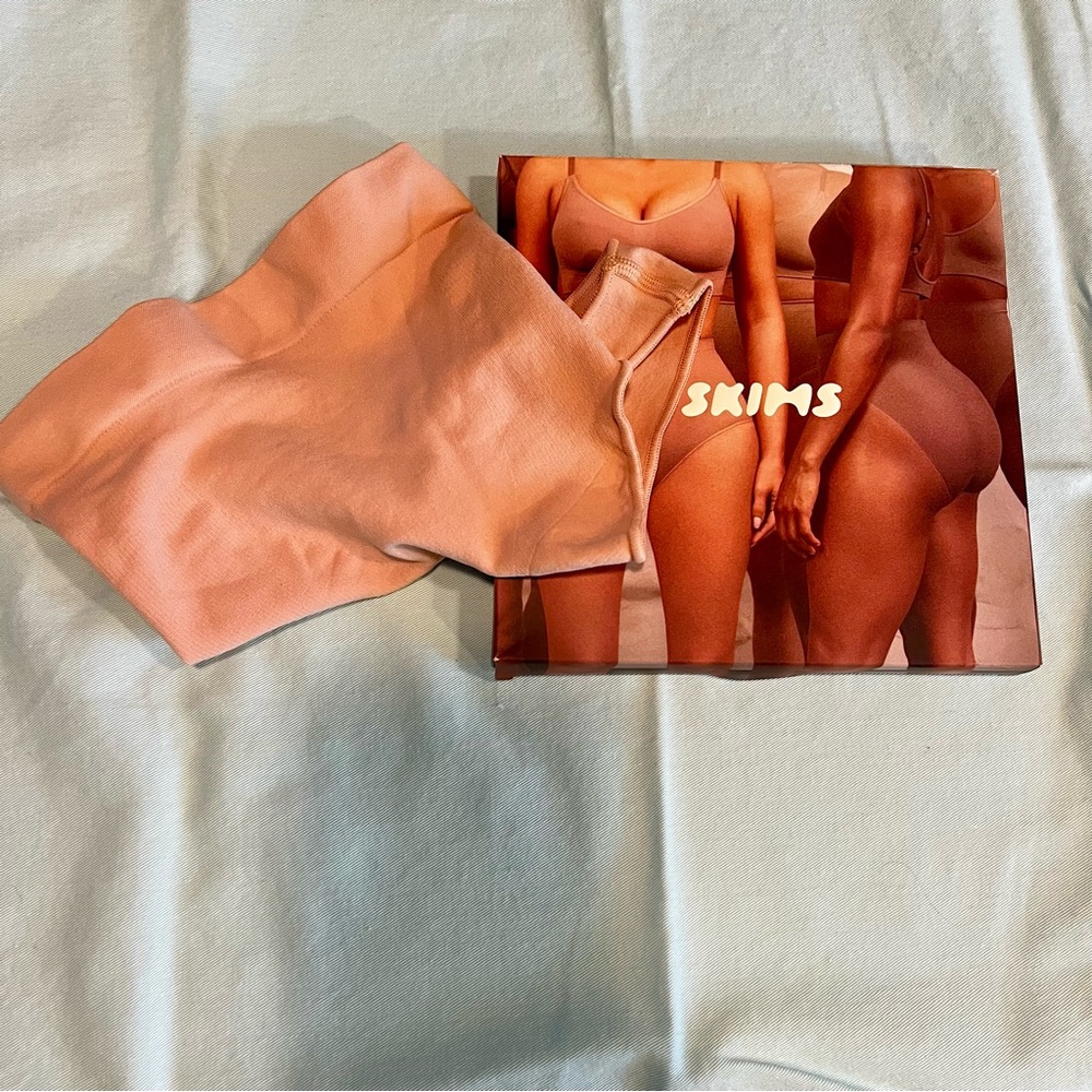 SKIMS Sculpting Mid Waist Thong